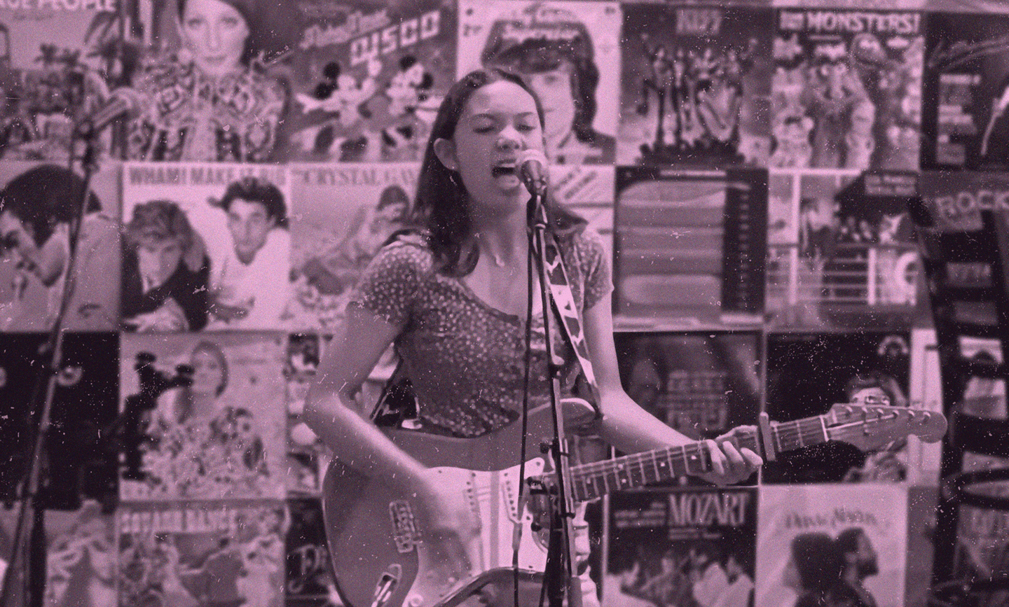 Chloe Sofia performing
